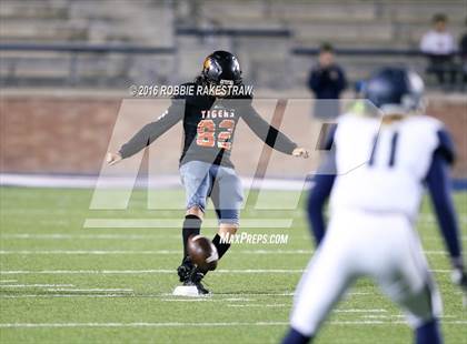 Thumbnail 1 in Wylie East vs. Lancaster (UIL 5A Regional Quarterfinal Playoff) photogallery.