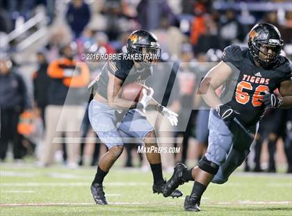Thumbnail 3 in Wylie East vs. Lancaster (UIL 5A Regional Quarterfinal Playoff) photogallery.