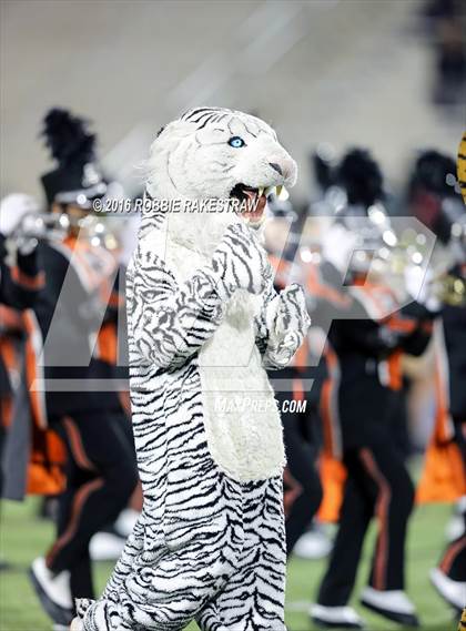 Thumbnail 2 in Wylie East vs. Lancaster (UIL 5A Regional Quarterfinal Playoff) photogallery.