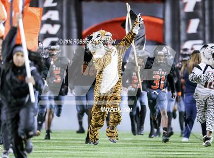 Thumbnail 1 in Wylie East vs. Lancaster (UIL 5A Regional Quarterfinal Playoff) photogallery.