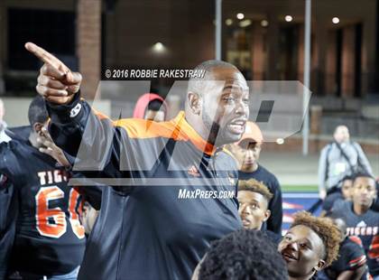 Thumbnail 1 in Wylie East vs. Lancaster (UIL 5A Regional Quarterfinal Playoff) photogallery.