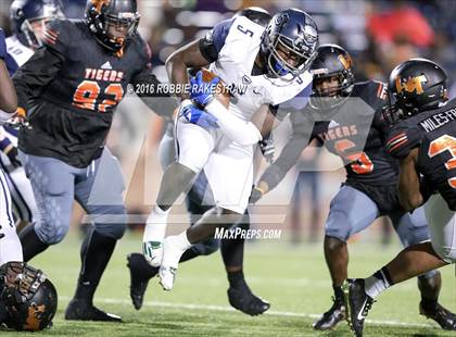 Thumbnail 3 in Wylie East vs. Lancaster (UIL 5A Regional Quarterfinal Playoff) photogallery.