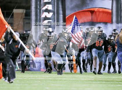 Thumbnail 2 in Wylie East vs. Lancaster (UIL 5A Regional Quarterfinal Playoff) photogallery.