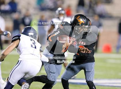 Thumbnail 3 in Wylie East vs. Lancaster (UIL 5A Regional Quarterfinal Playoff) photogallery.