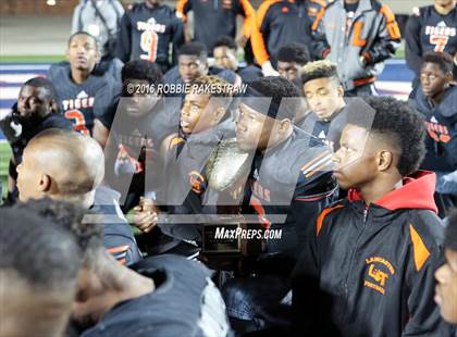 Thumbnail 2 in Wylie East vs. Lancaster (UIL 5A Regional Quarterfinal Playoff) photogallery.