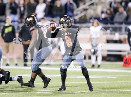 Thumbnail 3 in Wylie East vs. Lancaster (UIL 5A Regional Quarterfinal Playoff) photogallery.