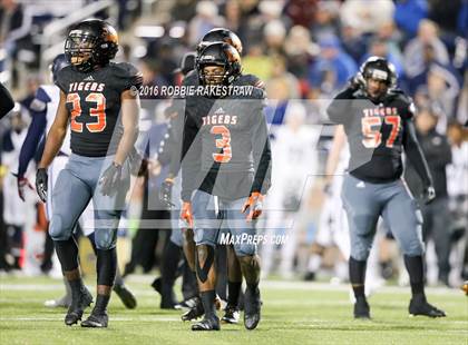 Thumbnail 3 in Wylie East vs. Lancaster (UIL 5A Regional Quarterfinal Playoff) photogallery.