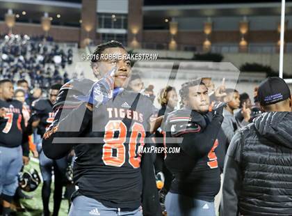 Thumbnail 1 in Wylie East vs. Lancaster (UIL 5A Regional Quarterfinal Playoff) photogallery.
