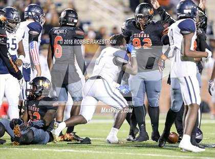 Thumbnail 2 in Wylie East vs. Lancaster (UIL 5A Regional Quarterfinal Playoff) photogallery.