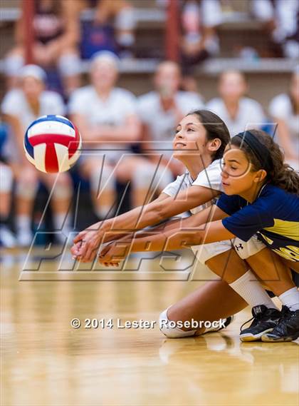 Thumbnail 2 in Brandeis vs O'Connor Freshman photogallery.