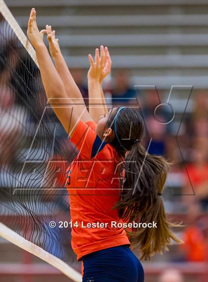 Thumbnail 1 in Brandeis vs O'Connor Freshman photogallery.