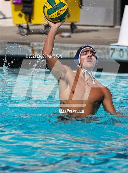 Thumbnail 1 in Loyola vs Oaks Christian (Scrimmage) photogallery.