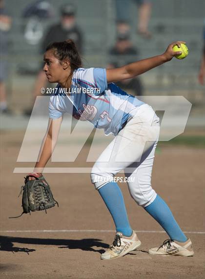 Thumbnail 3 in Hillsdale vs. Saratoga (CIF CCS Division 2 Semifinal) photogallery.