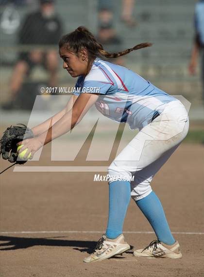 Thumbnail 3 in Hillsdale vs. Saratoga (CIF CCS Division 2 Semifinal) photogallery.