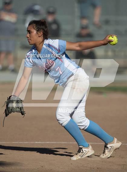 Thumbnail 1 in Hillsdale vs. Saratoga (CIF CCS Division 2 Semifinal) photogallery.