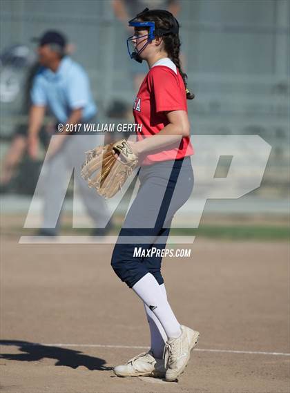 Thumbnail 2 in Hillsdale vs. Saratoga (CIF CCS Division 2 Semifinal) photogallery.