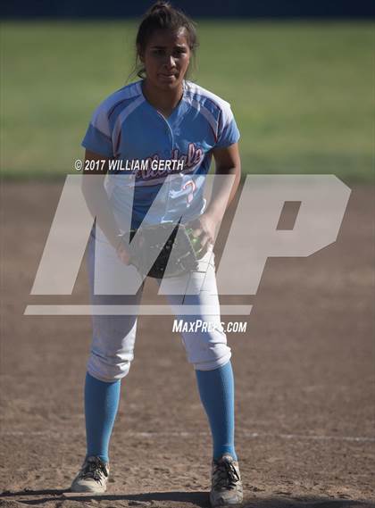 Thumbnail 3 in Hillsdale vs. Saratoga (CIF CCS Division 2 Semifinal) photogallery.