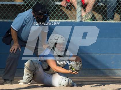 Thumbnail 2 in Hillsdale vs. Saratoga (CIF CCS Division 2 Semifinal) photogallery.