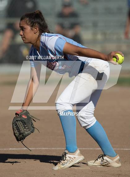 Thumbnail 2 in Hillsdale vs. Saratoga (CIF CCS Division 2 Semifinal) photogallery.