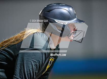 Thumbnail 2 in Bentonville vs Melbourne (Ozark Classic) photogallery.