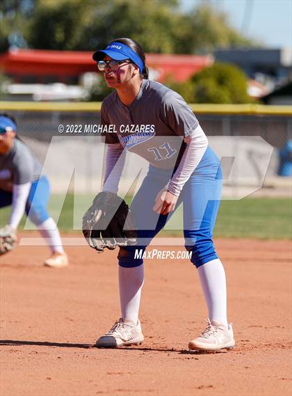 Thumbnail 3 in Seton Catholic vs. Sunnyside (Dobson/Westwood Invitational) photogallery.