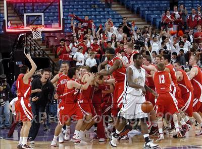 Thumbnail 3 in Mater Dei vs. Archbishop Mitty (CIF State D2 Final) photogallery.