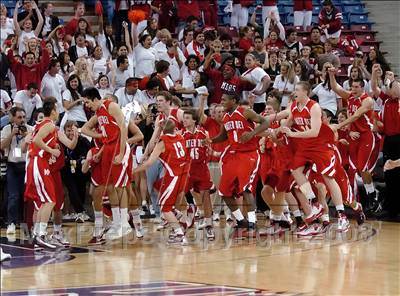 Thumbnail 2 in Mater Dei vs. Archbishop Mitty (CIF State D2 Final) photogallery.