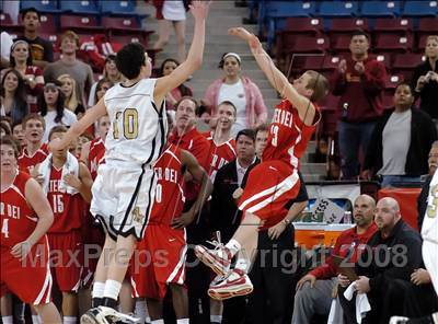 Thumbnail 2 in Mater Dei vs. Archbishop Mitty (CIF State D2 Final) photogallery.