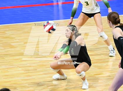 Thumbnail 2 in Valor Christian vs. Mountain Vista (CHSAA 5A 3rd Round) photogallery.