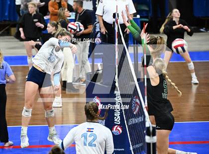 Thumbnail 2 in Valor Christian vs. Mountain Vista (CHSAA 5A 3rd Round) photogallery.