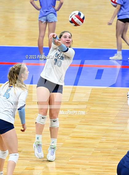 Thumbnail 1 in Valor Christian vs. Mountain Vista (CHSAA 5A 3rd Round) photogallery.