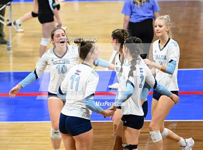 Thumbnail 1 in Valor Christian vs. Mountain Vista (CHSAA 5A 3rd Round) photogallery.