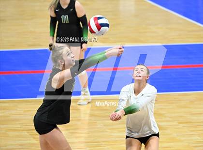 Thumbnail 1 in Valor Christian vs. Mountain Vista (CHSAA 5A 3rd Round) photogallery.