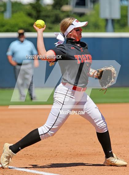 Thumbnail 2 in Tunkhannock vs. Beaver (PIAA 4A Championship) photogallery.