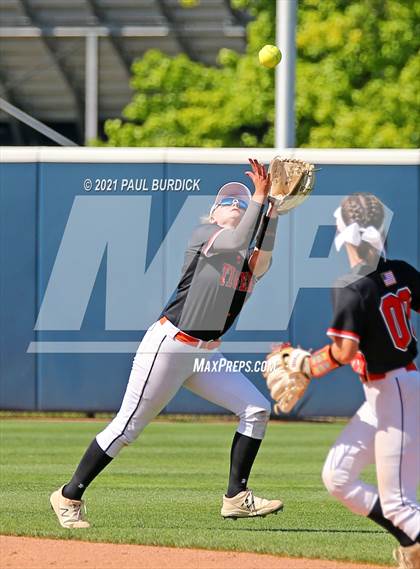 Thumbnail 2 in Tunkhannock vs. Beaver (PIAA 4A Championship) photogallery.