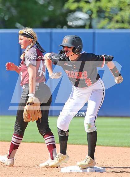 Thumbnail 2 in Tunkhannock vs. Beaver (PIAA 4A Championship) photogallery.