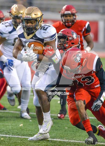 Thumbnail 2 in Archbishop Hoban vs. Trotwood-Madison (OHSAA Division III Final)  photogallery.