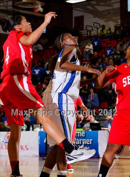 Thumbnail 3 in Serra vs. La Jolla Country Day (CIF D4 SoCal Regional Final) photogallery.