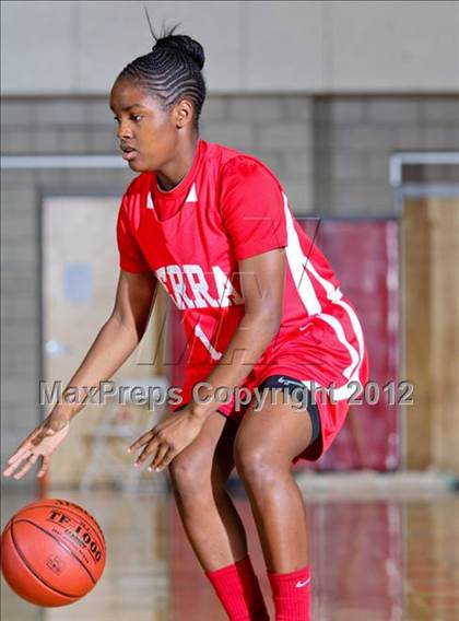 Thumbnail 1 in Serra vs. La Jolla Country Day (CIF D4 SoCal Regional Final) photogallery.