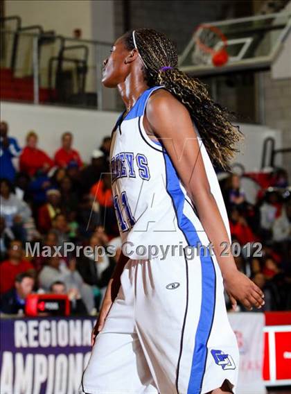 Thumbnail 3 in Serra vs. La Jolla Country Day (CIF D4 SoCal Regional Final) photogallery.