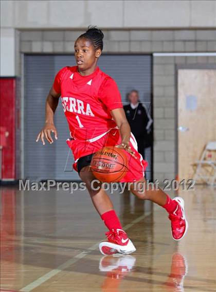 Thumbnail 2 in Serra vs. La Jolla Country Day (CIF D4 SoCal Regional Final) photogallery.