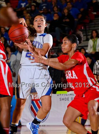 Thumbnail 2 in Serra vs. La Jolla Country Day (CIF D4 SoCal Regional Final) photogallery.