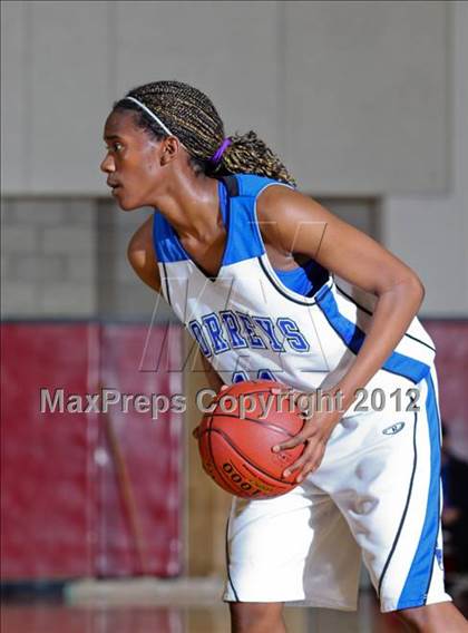 Thumbnail 2 in Serra vs. La Jolla Country Day (CIF D4 SoCal Regional Final) photogallery.