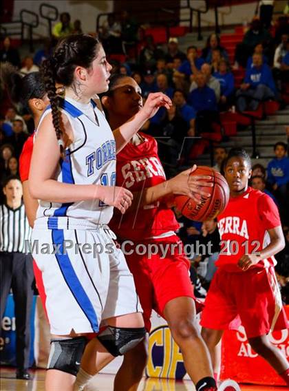 Thumbnail 2 in Serra vs. La Jolla Country Day (CIF D4 SoCal Regional Final) photogallery.