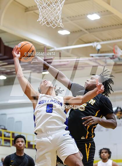 Thumbnail 3 in St. Pauls vs. Dillon (2023 Robeson County Shootout) photogallery.