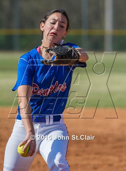 Thumbnail 3 in Riverdale vs. Huntsville (Bob Jones Invitational) photogallery.