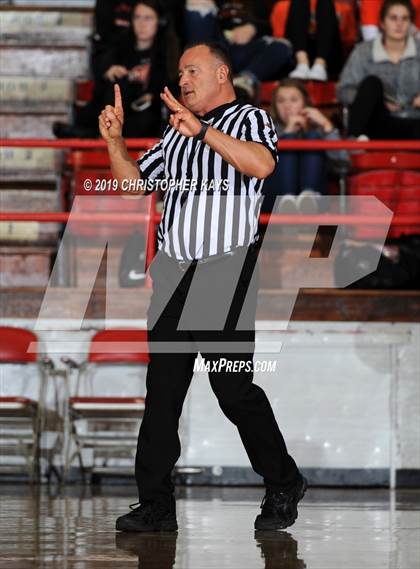 Thumbnail 2 in Pinckneyville vs. Sesser-Valier/Waltonville (West Frankfort Mid-Winter Classic) photogallery.