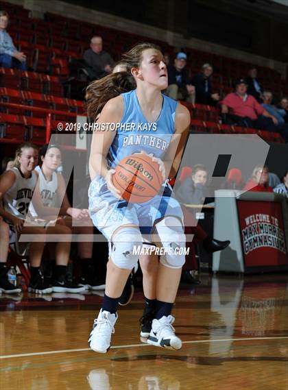 Thumbnail 1 in Pinckneyville vs. Sesser-Valier/Waltonville (West Frankfort Mid-Winter Classic) photogallery.