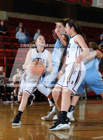 Thumbnail 2 in Pinckneyville vs. Sesser-Valier/Waltonville (West Frankfort Mid-Winter Classic) photogallery.