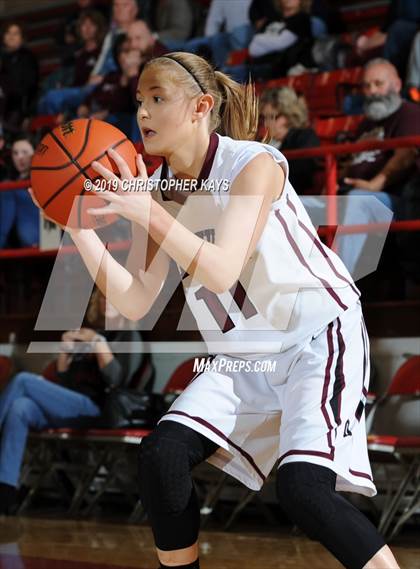 Thumbnail 1 in Pinckneyville vs. Sesser-Valier/Waltonville (West Frankfort Mid-Winter Classic) photogallery.